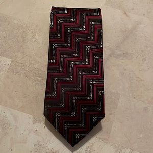 Van Heusen Tie, Multi-colors: Silver, Black & Red